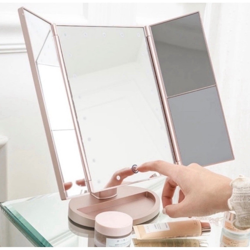 Monat LED Tri-Fold Mirror Women Rose Gold Vanity Makeup Mirror Magic
